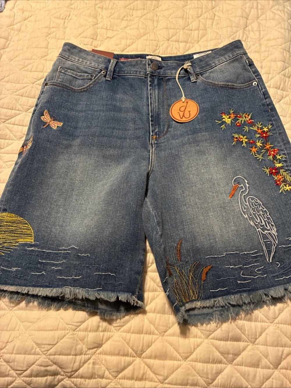 Driftwood ladies Brielle Bermuda shorts embroidered pelican